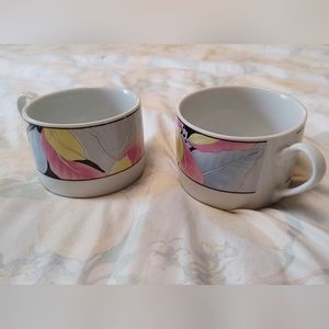 Lynn's Fine China Vintage Mug Set